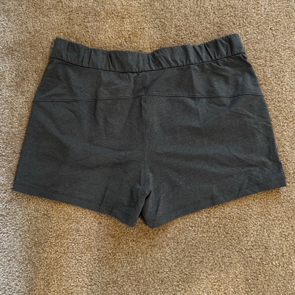 Lululemon On The Fly Short 2.5” - Heathered Slate - Picture 2 of 9